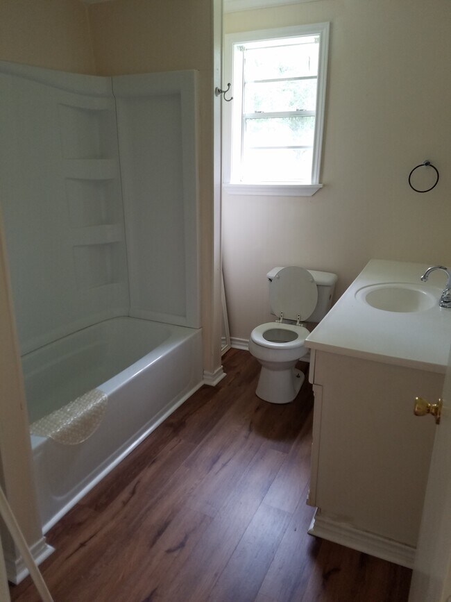 220 E Cypress St, Winnie, TX 77665