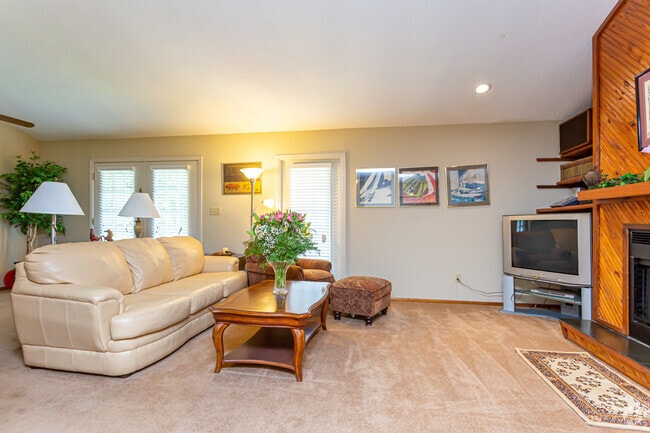 2BR, 1BA - 1,120SF