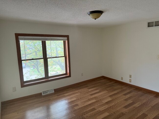 2172 Strongs Ave unit A, Stevens Point, WI 54481 - photo 3