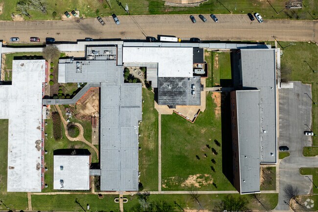 Magee High School serves 413 students.