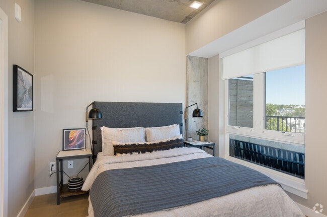 1BR, 1BA - 705SF - Bedroom