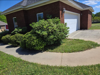 60 Sunrise Ct, Deatsville, AL 36022