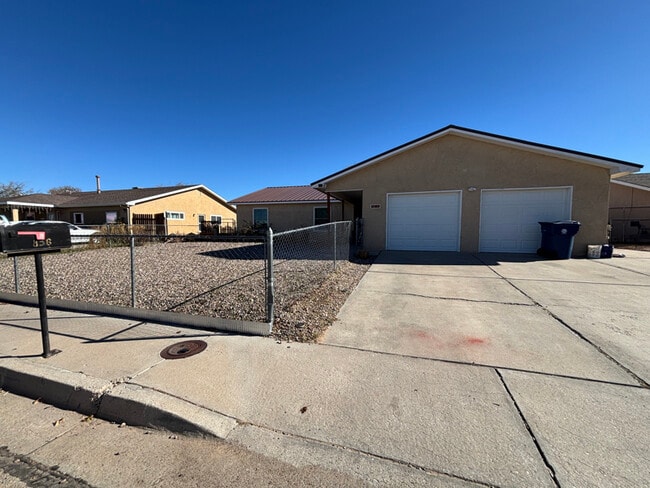 856 Lancelot St SW, Los Lunas, NM 87031 - photo 3