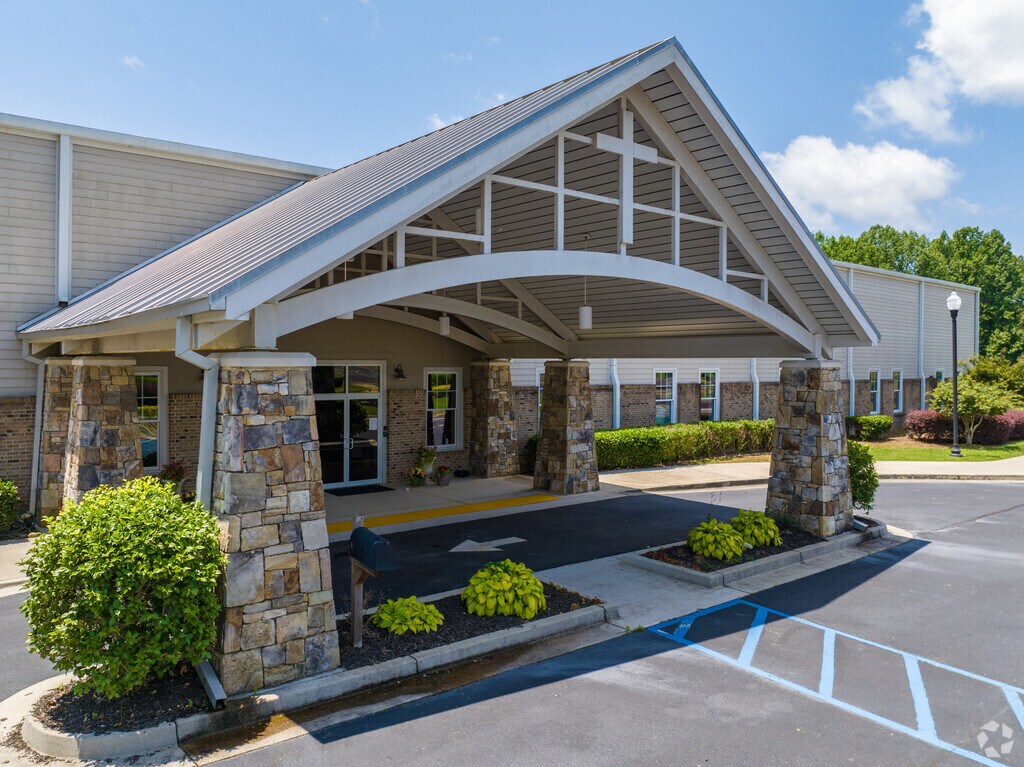 Shoal Creek Adventist School offers a Christian curriculum while serving over 37 students.