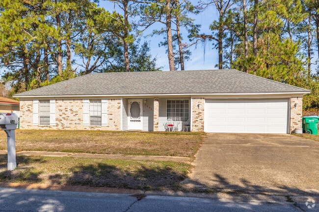 Colonial Revival homes in Gautier, MS are ideal for Gulf Coast weather.