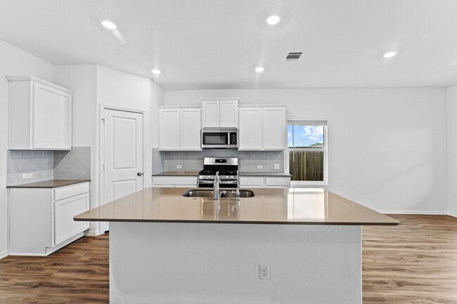 129 Escondido Cir, San Marcos, TX 78666 - photo 5