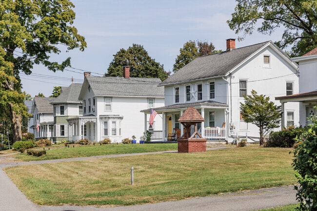 There are many older colonial homes in Esopus.
