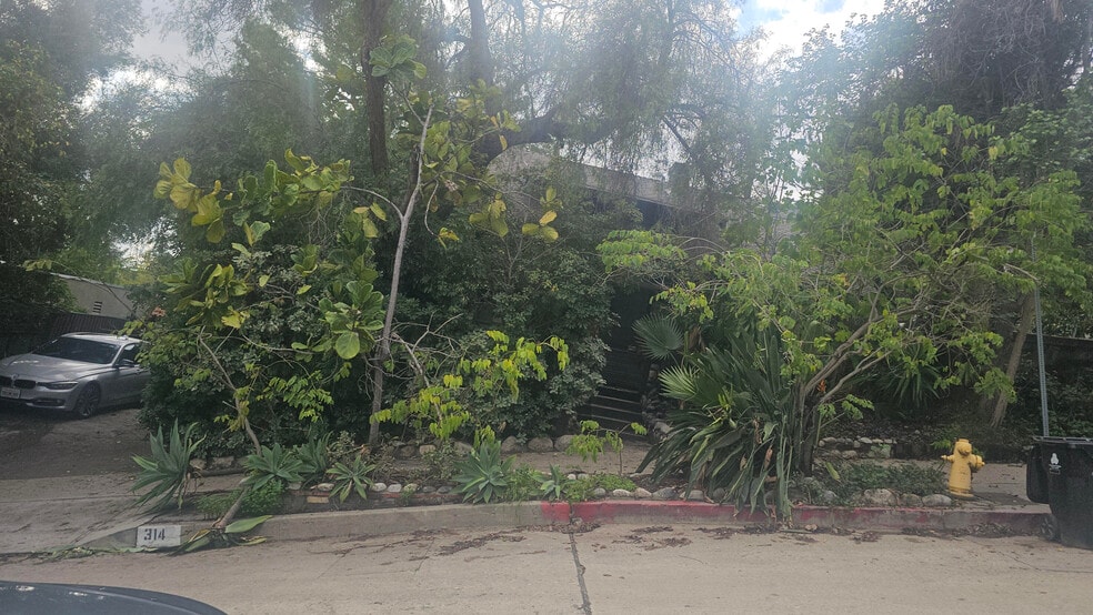 314 W Ave 43, Los Angeles, CA 90065 - photo 1
