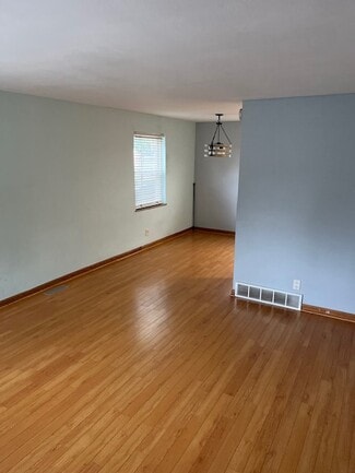 254 Adelaide Place Unit 252 Adelaide, Munster, IN 46321