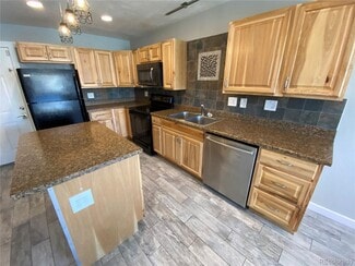 1064 Chambers Ct, Aurora, CO 80011