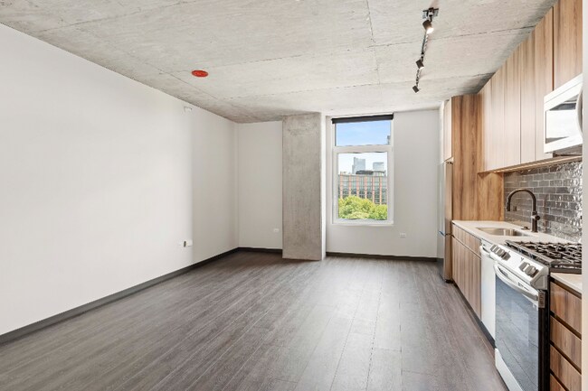 178 N Ashland Ave, Chicago, IL 60607 - photo 4