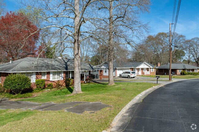Ranch style homes are typical throughout Morrow.