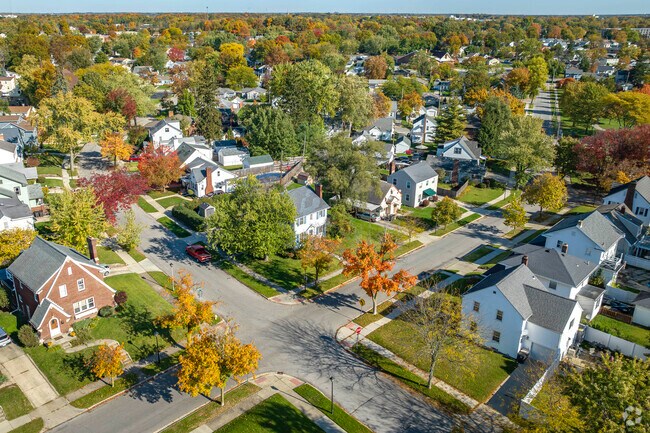 Perfectly sectioned streets give way to the bending boulevards in North Highlands.