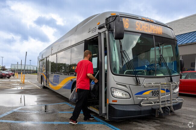 The buses in Lantern-Pearwood-Keller run frequently with convenient stops throughout.