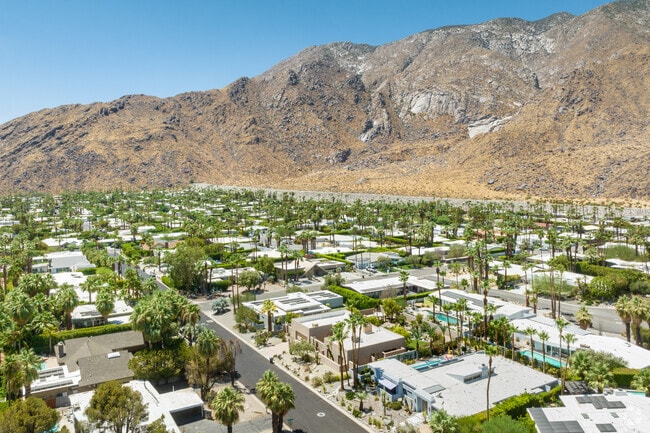 Vista Las Palmas is a desert community located at the base of the mountains in Palm Springs.