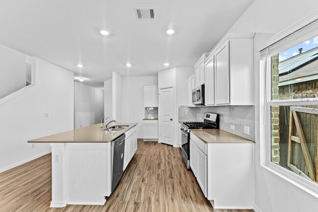 129 Escondido Cir, San Marcos, TX 78666 - photo 6