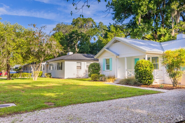There are plenty of traditional and ranch style homes in University Park.