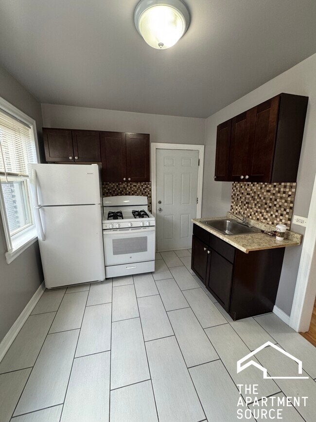 4027 W Melrose St unit 2S, Chicago, IL 60641 - photo 7