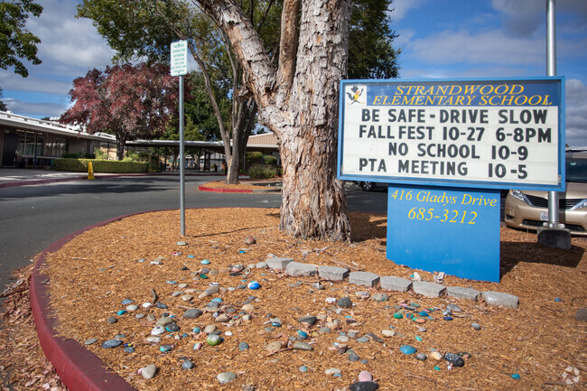 Strandwood is a small elementary school in Lafayette California.