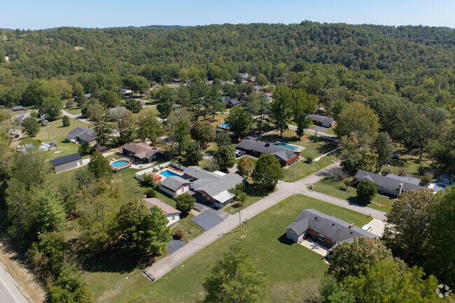 Ranch-style homes are common on the outskirts of Olive Hill.
