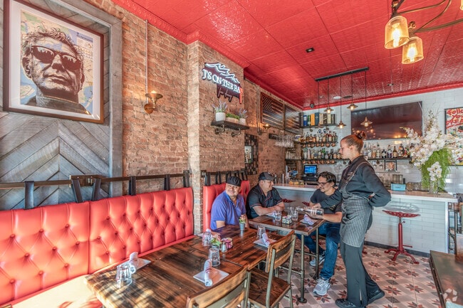 J’s On The Bay serves American staples in Rosebank.