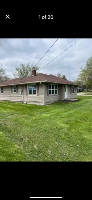 702 W Curtsinger Dr, Scottsburg, IN 47170