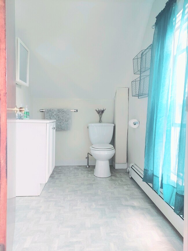 50 Oliver St unit 3, Bristol, RI 02809 - photo 6