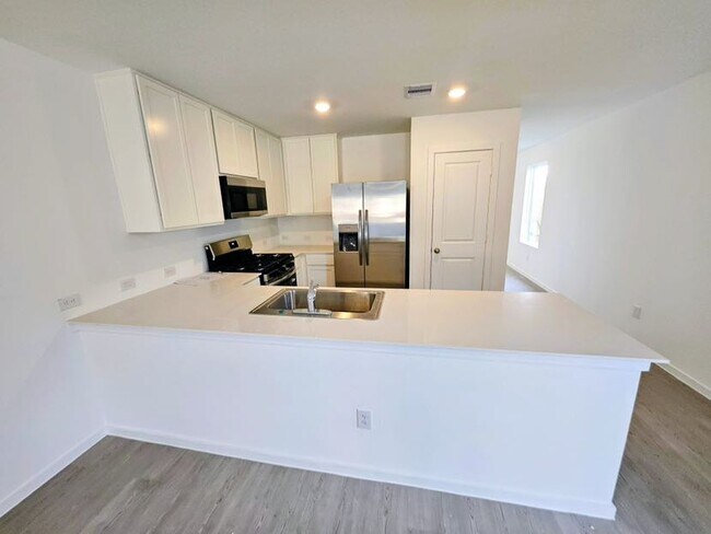 14881 N Ascot Bnd Cir, Conroe, TX 77306 - photo 5