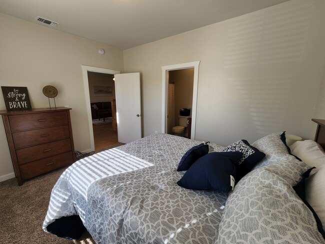 2912 Mulberry St SE unit 5 bedroom, Albuquerque, NM 87106 - photo 3