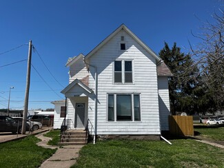 2412 N 2nd St Unit 2, Clinton, IA 52732