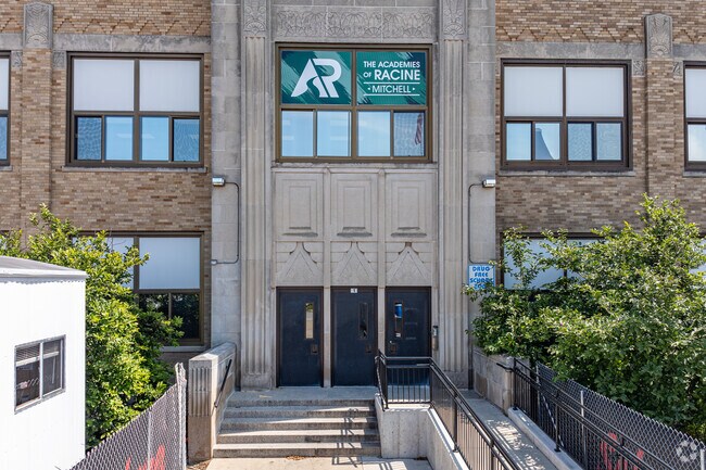 Mitchell School offers a deaf and hard of hearing program.