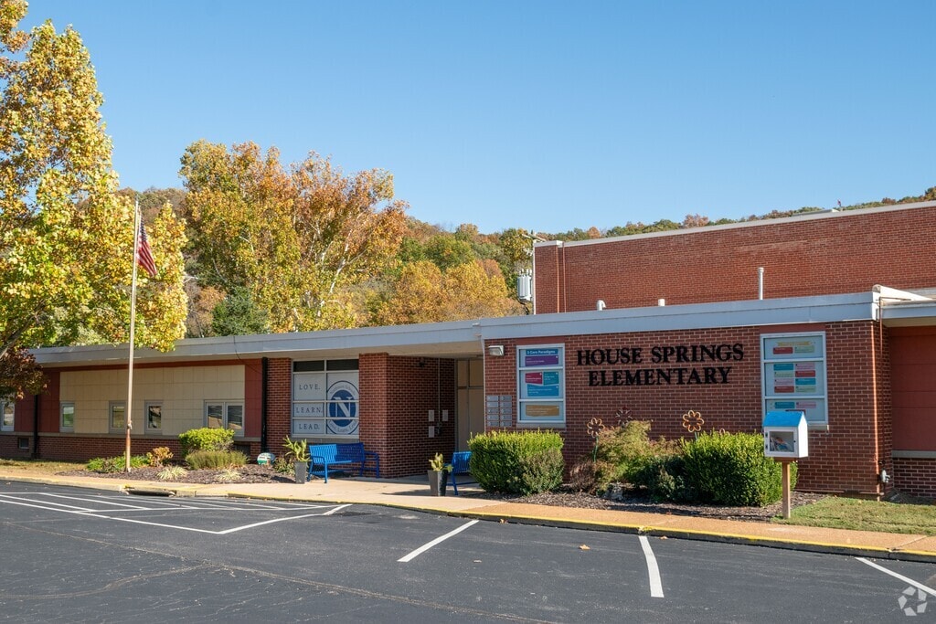 House Springs Elementary School serves students in the Outlying Jefferson County community.