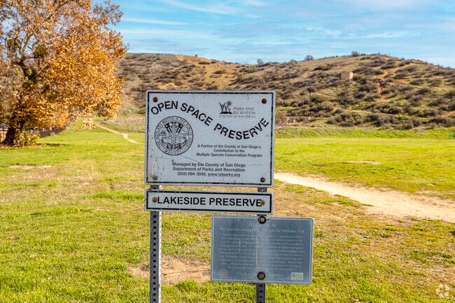 Lakeview neighborhood Linkage Trail sign lead entrance gives path to parts of nature.