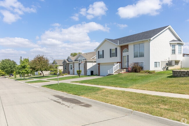The newer homes in Meadowlane were build in the '90s.
