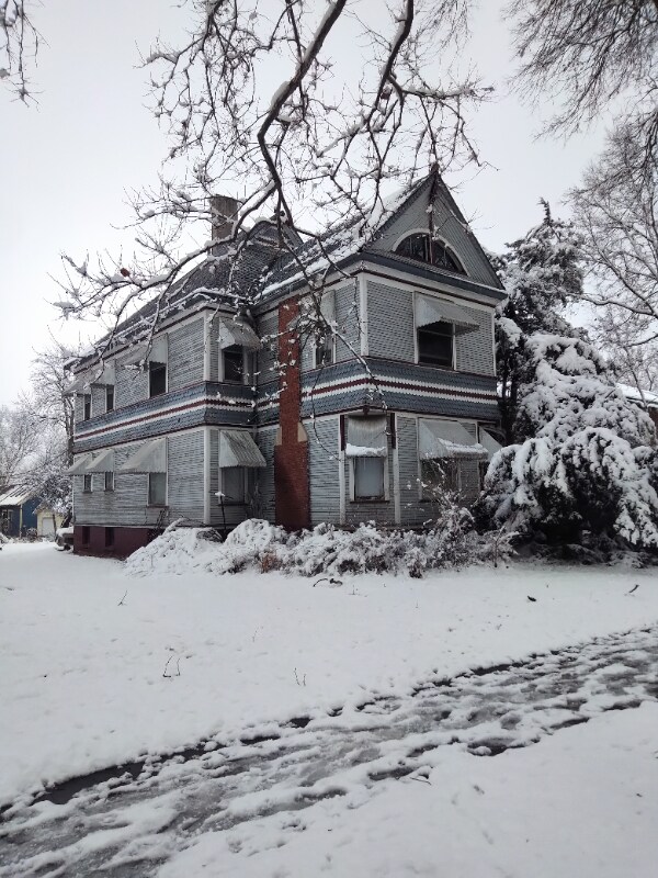 816 W William St, Decatur, IL 62522