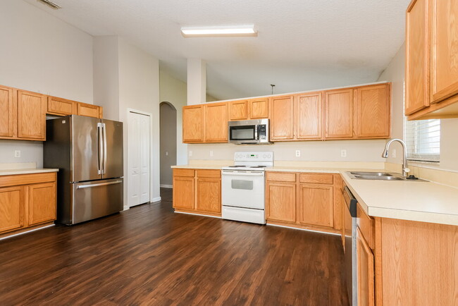 3048 Merlot Way, Clermont, FL 34714 - photo 6