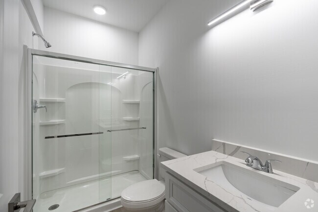 2BR, 2BA - 1,029SF - The Avalon - Bathroom