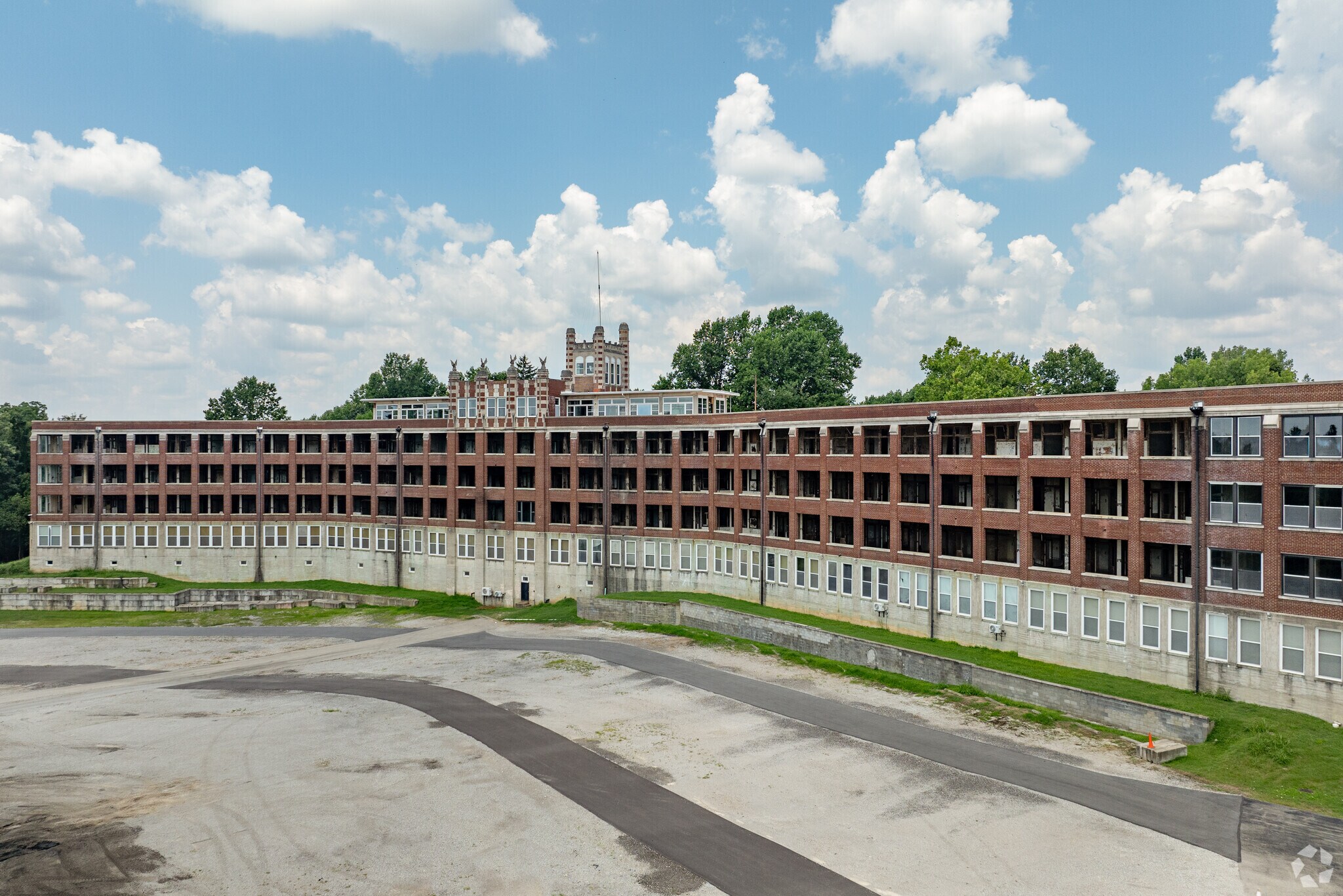 Waverly Hills is a former tuberculosis sanatorium and an example of Gothic architecture.
