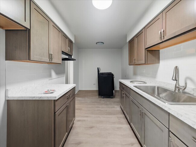 600 Mckinley Ave unit 304, Mundelein, IL 60060 - photo 2