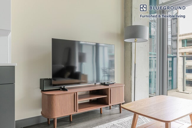 60 E Randolph St unit FL10-ID1345, Chicago, IL 60601 - photo 4