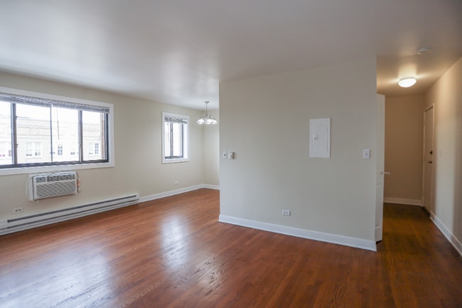 6011 N Winthrop Ave unit 311, Chicago, IL 60660 - photo 2