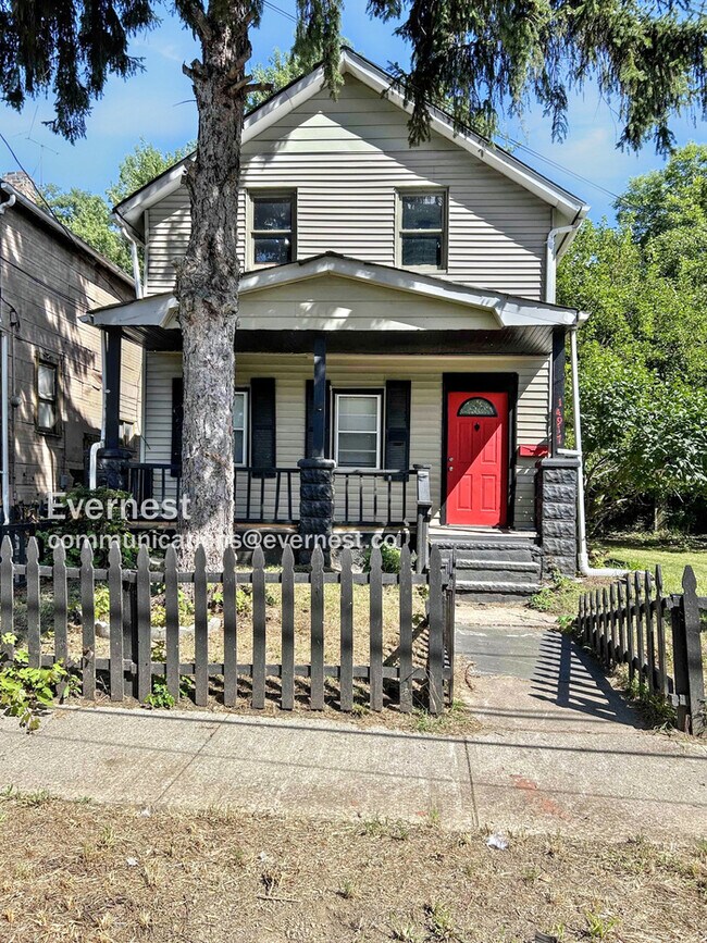 14917 Darwin Ave, Cleveland, OH 44110