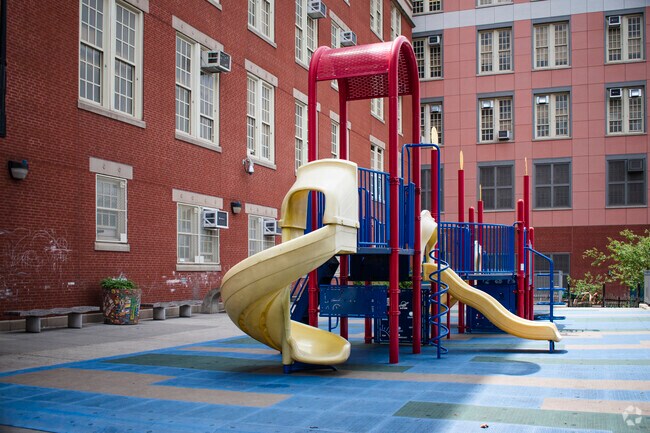 Brooklyn Secondary School For Collaborative Studies serves children in grades 6th through 12th.