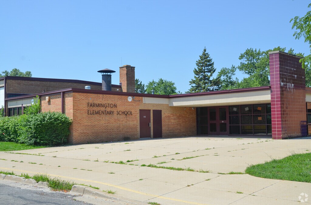 Farmington 5-6 Campus front entrance in Garden City.