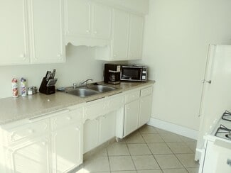 948 N Main St, Rockford, IL 61103