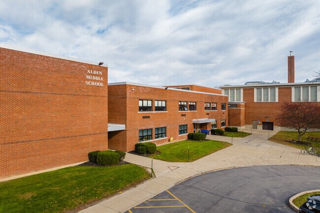 Alden Middle School is a well rated public school with a student teacher ratio of 11-1.