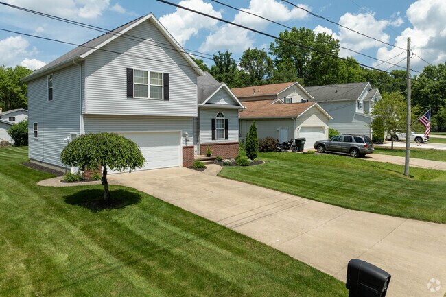 Modern Colonial Revival homes can be found in Munroe Falls.