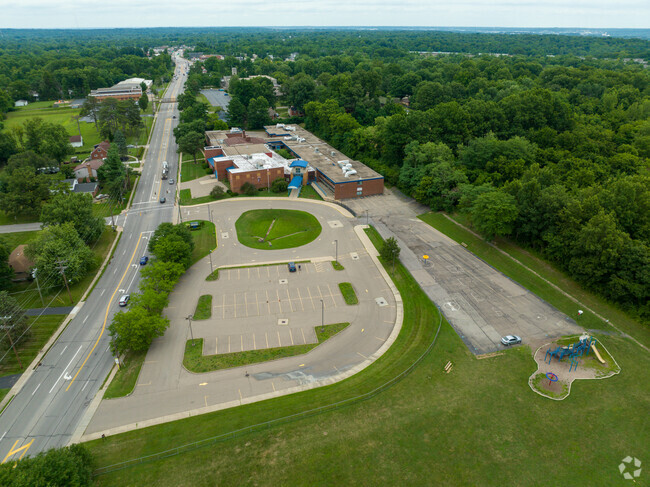 There is plenty of parking available at Finneytown Elementary School in Brentwood.