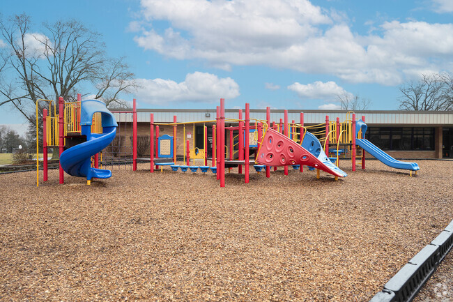 The courses at Flossmoor Hills Elementary School encourage critical thinking and creativity.