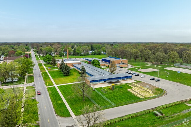 Potter School has ample parking for teachers and parents during school events.